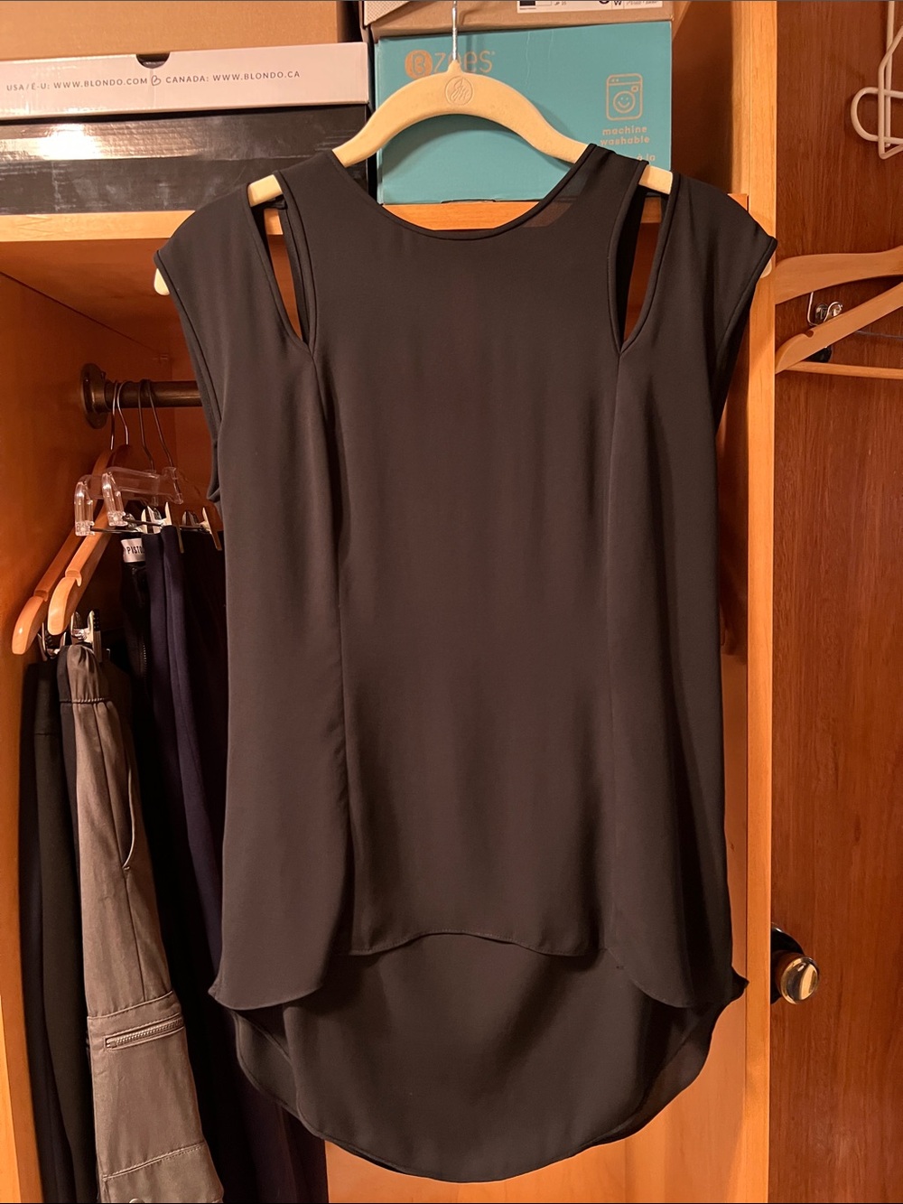 BCBG MAXAZTIA LADIES TOP